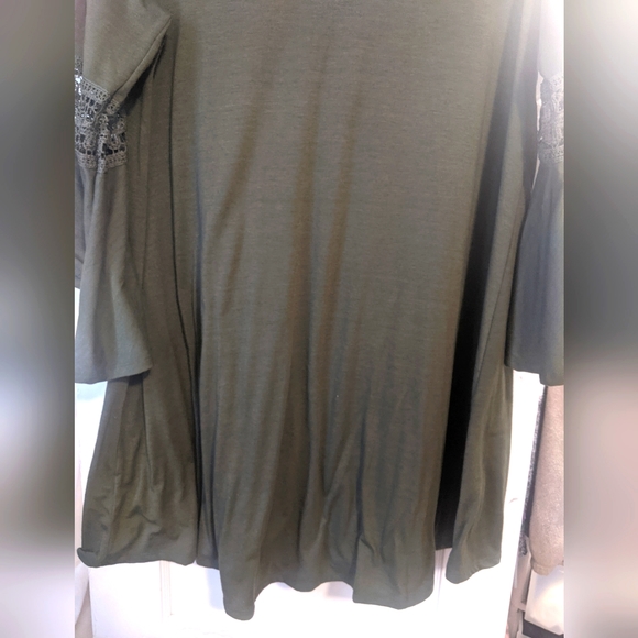 Just Found Bell Sleeve Plus Size Dress - Picture 11 of 11